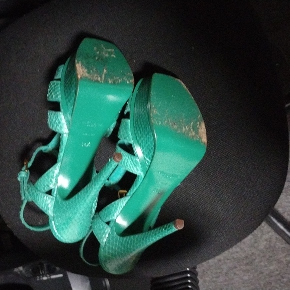 Heels - Picture 4 of 4